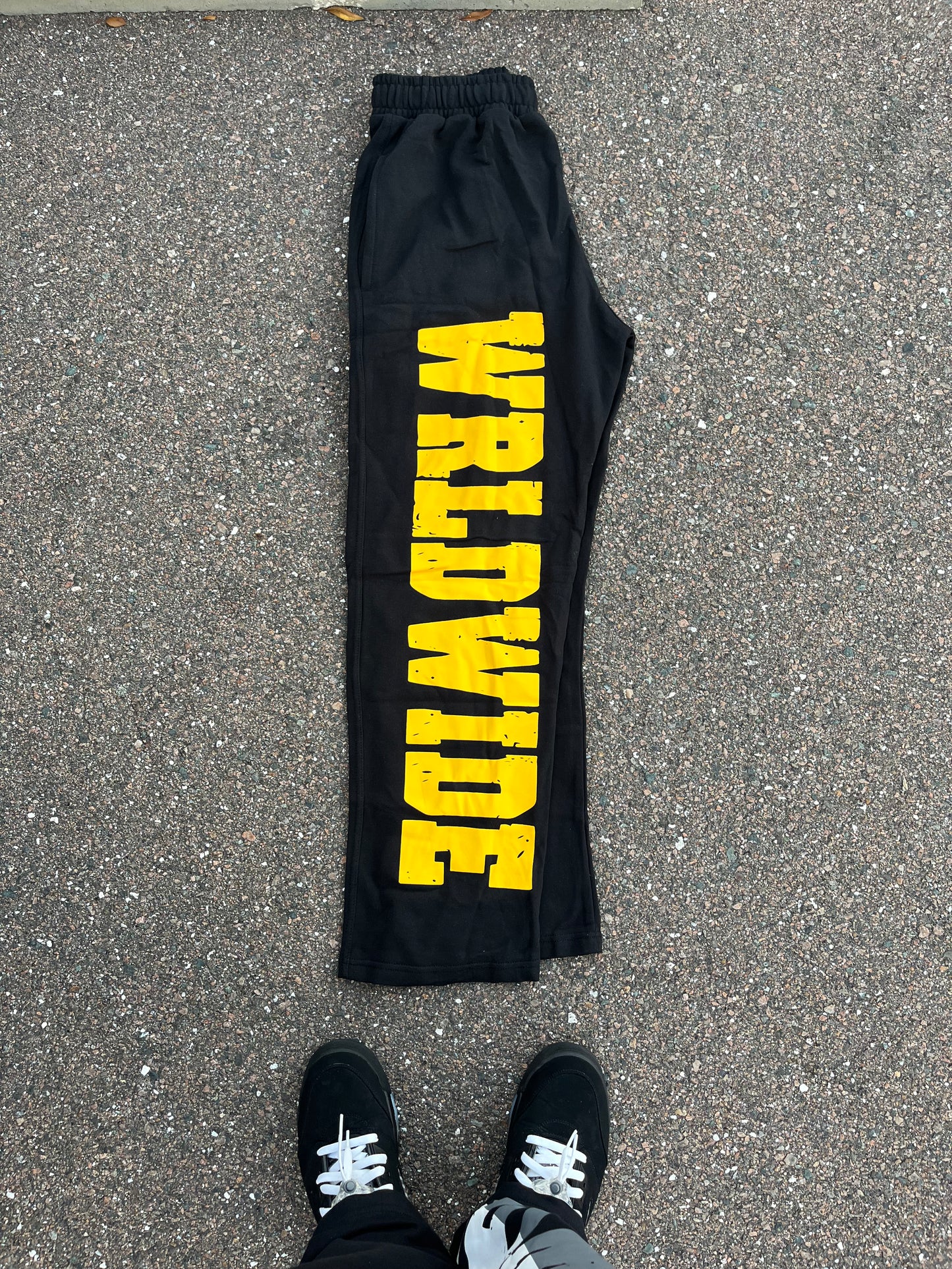 WRLDWIDE SWEATS