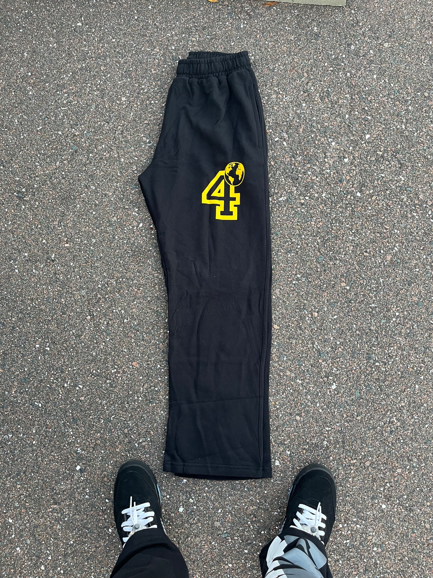 WRLDWIDE SWEATS