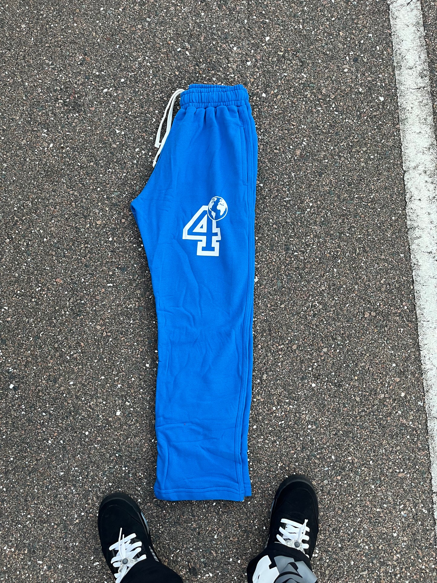 WRLDWIDE SWEATS